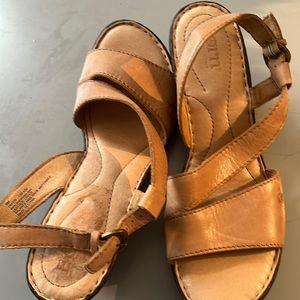 Brown leather Born sandals 9, notworn, stickers still on bottom